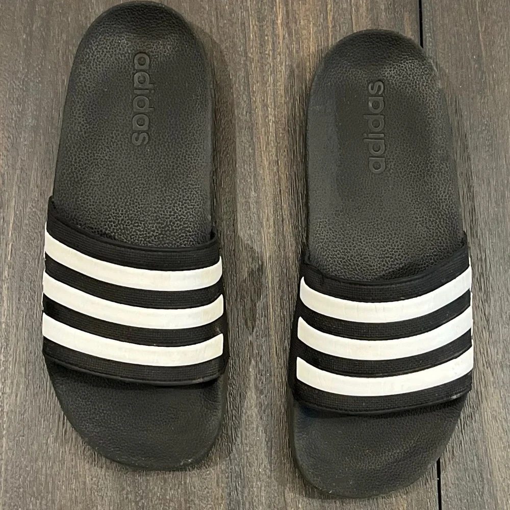 Adidas Black & White Size 5 Flip flop Slides